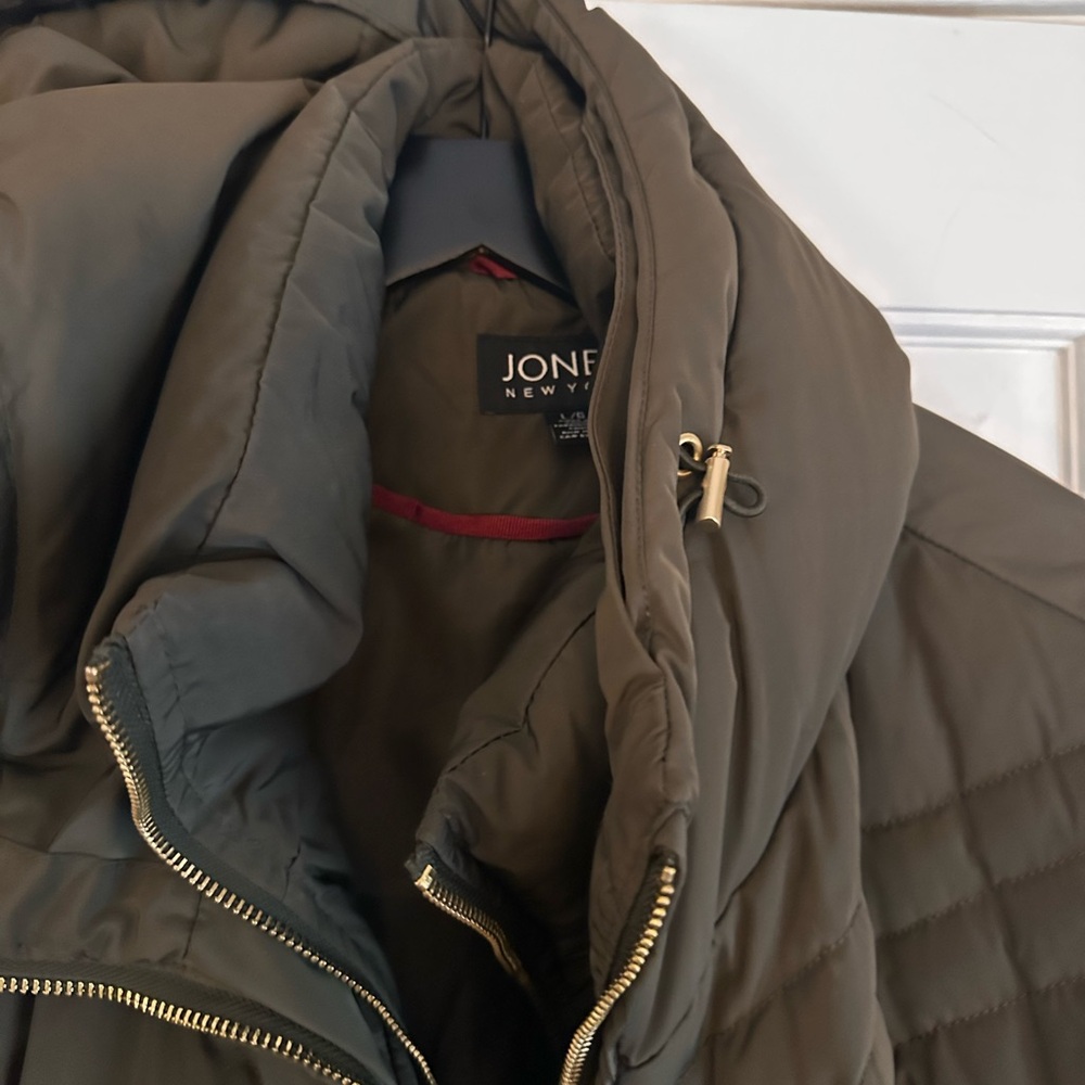Women's Quilted Puffer Coat - Olive Green - Picture 4 of 5